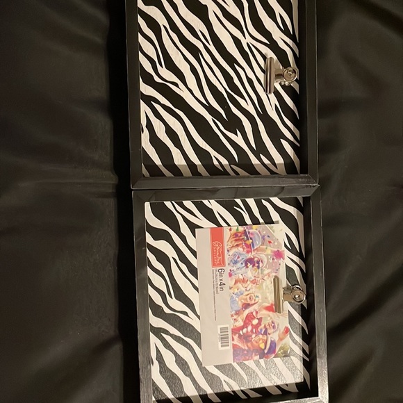 Zebra print decor - Picture 3 of 3
